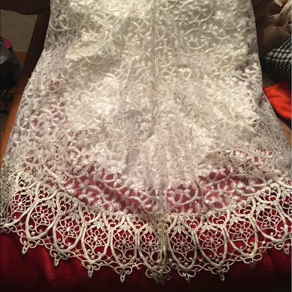 Gown - Picture 4 of 7